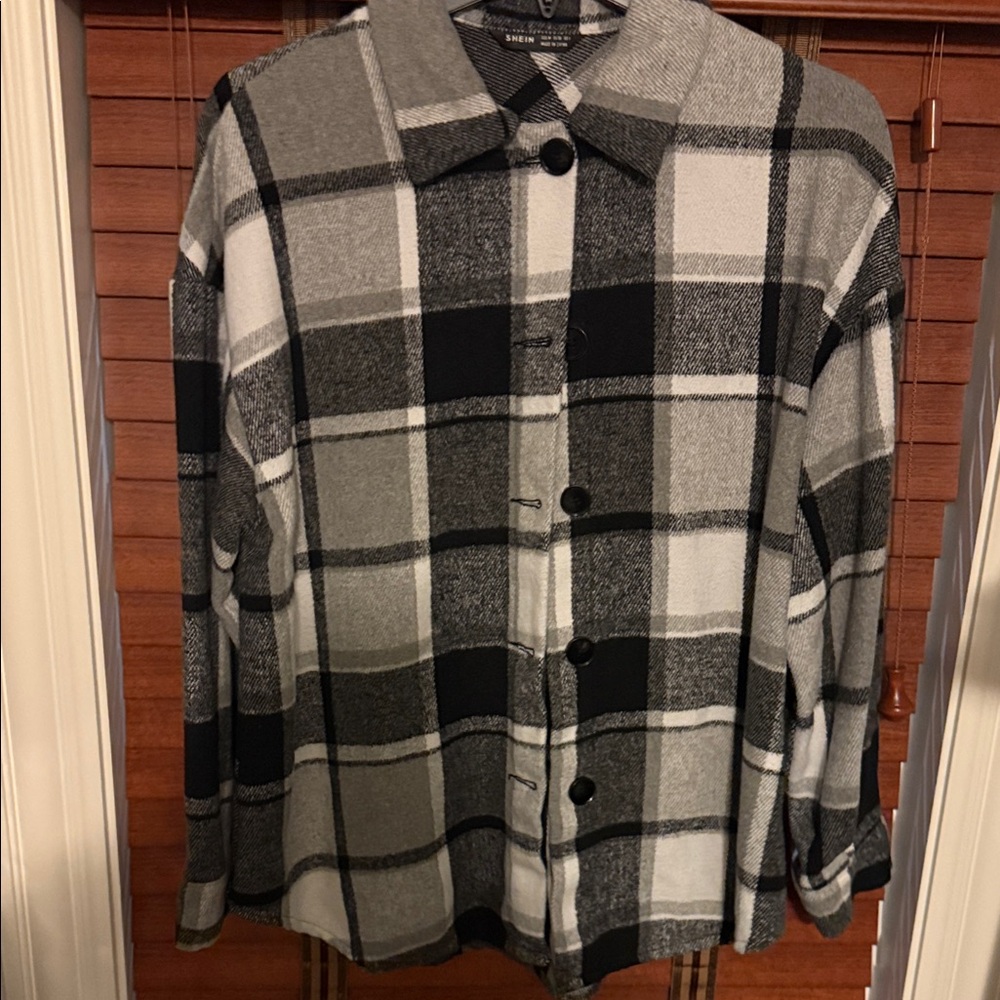 Plaid Button-Up Shirt in Black and Gray